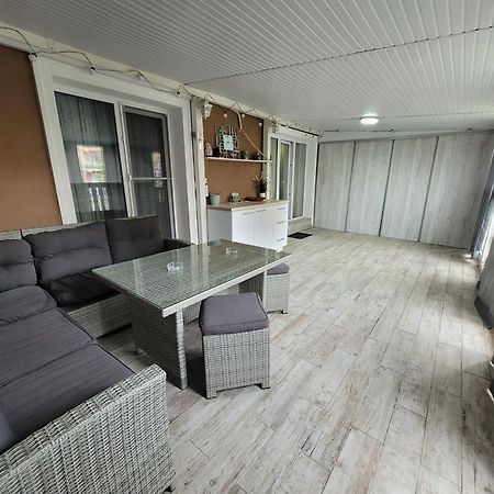 La Dolce Vita Apartment Stefanestii de Jos Luaran gambar