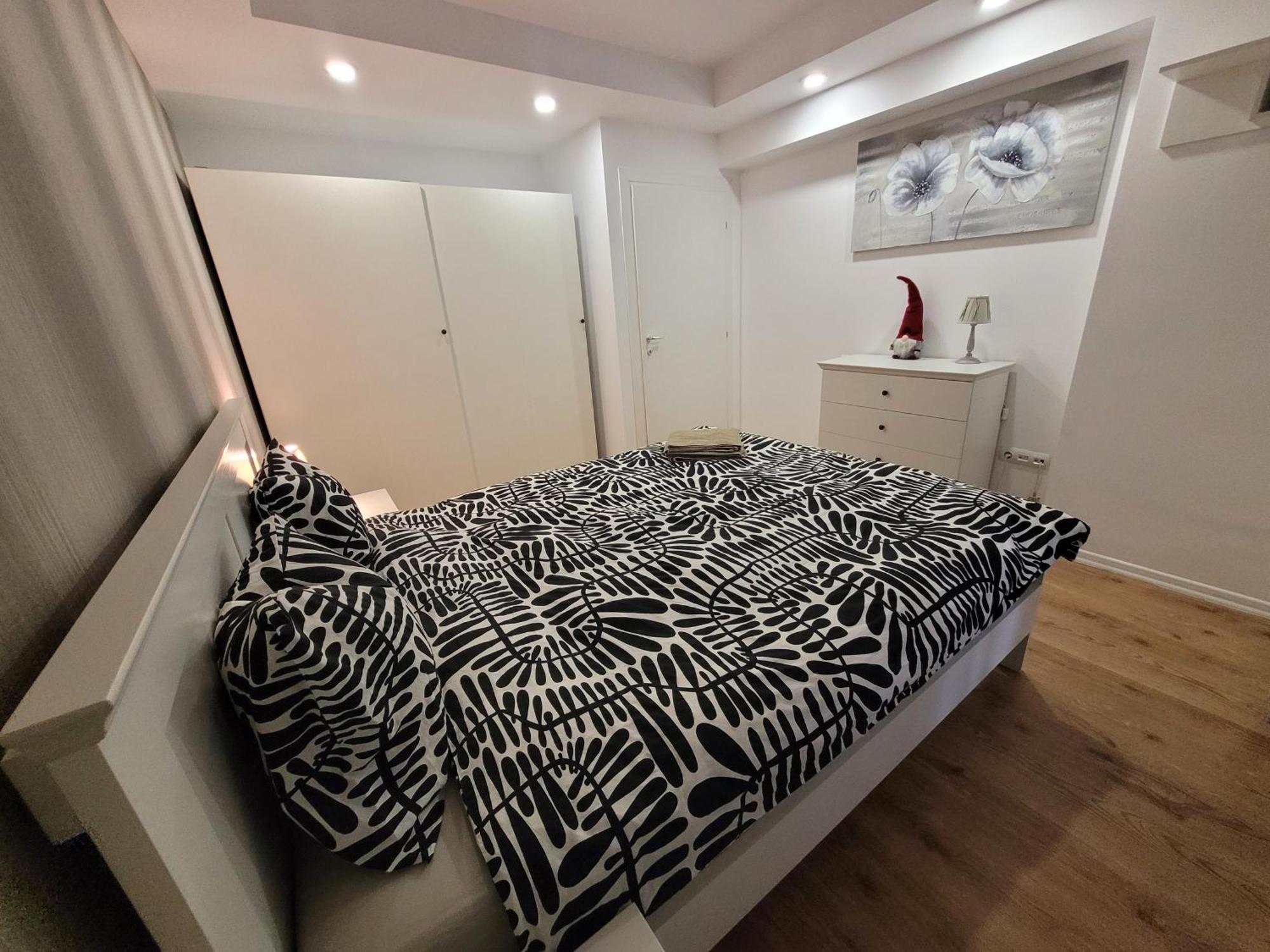 La Dolce Vita Apartment Stefanestii de Jos Luaran gambar